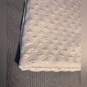 Luxury King Quilt – Elegant Clamshell Fan Pattern – Heavyweight Matelassé